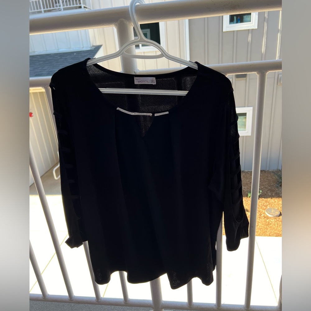 89th + Madison woman’s blouse size 1X